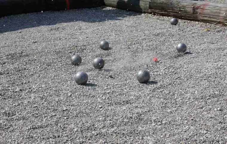 Création de terrain de pétanque dans un jardin de particulier à Lorgues, Lorgues, FITO Élagage