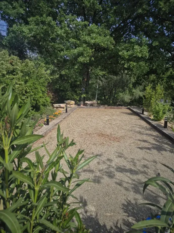 Voici quelques photos de notre toute dernière création, un terrain de pétanque à Lorgues, Lorgues, FITO Élagage