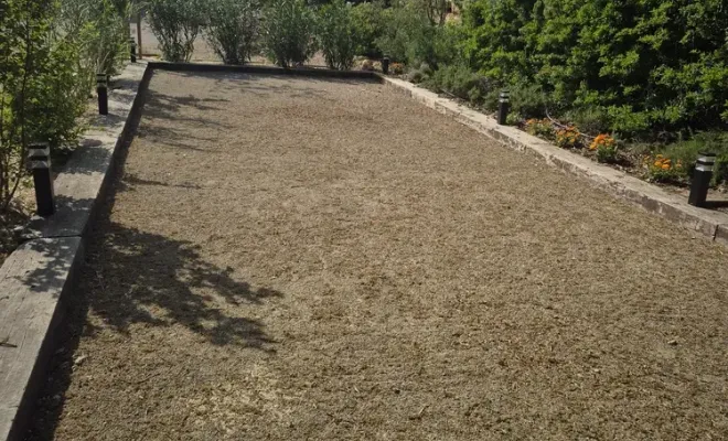 Voici quelques photos de notre toute dernière création, un terrain de pétanque à Lorgues, Lorgues, FITO Élagage