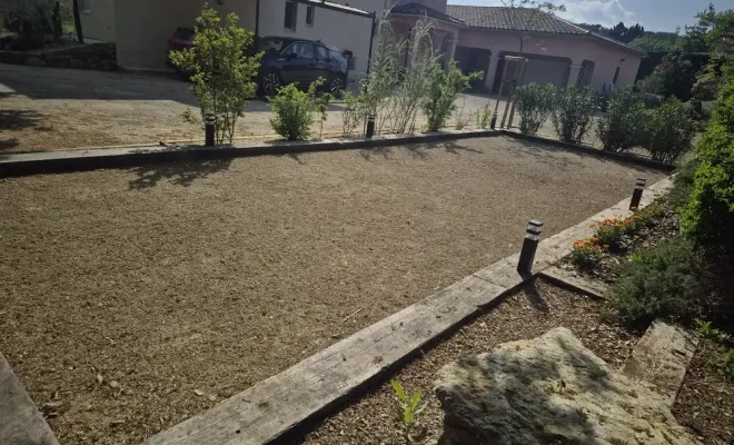 Voici quelques photos de notre toute dernière création, un terrain de pétanque à Lorgues, Lorgues, FITO Élagage